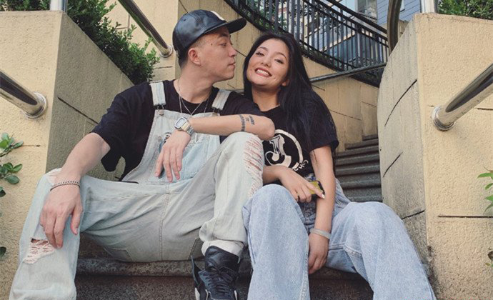 jony jŮ������˭ ��������д��������ǰŮ�ѵĹ���