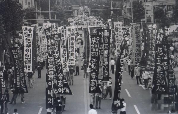 ����1981������¼�ʼĩ �����¼����˶�������