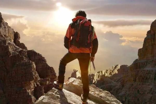 会当凌绝顶一览众山小是谁写的诗 描写的是哪里的美景