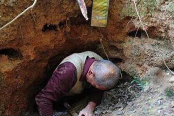 Ҧ���ҵ�����Ĺ��˭�� ��Ĺ��һ�˵�ȡ�˶�������