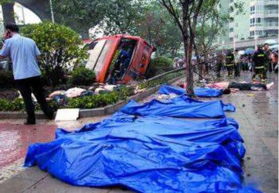 重庆711路公交车灵异事件 死亡的人数就达到了22人