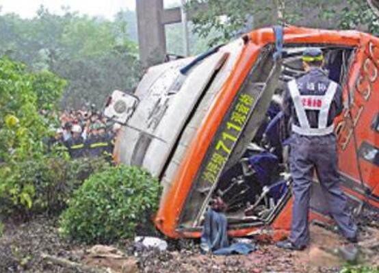 重庆711路公交车灵异事件 死亡的人数就达到了22人