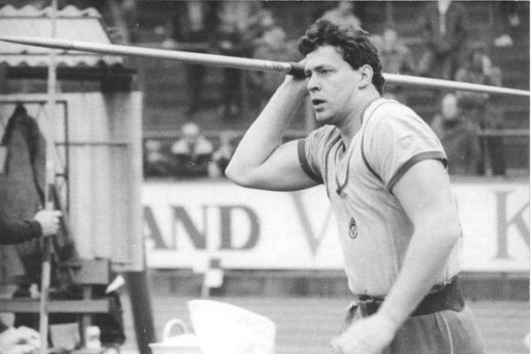 ��ǹ�����¼�����߶����� Ů�ӱ�ǹ�����¼ͻ��72��