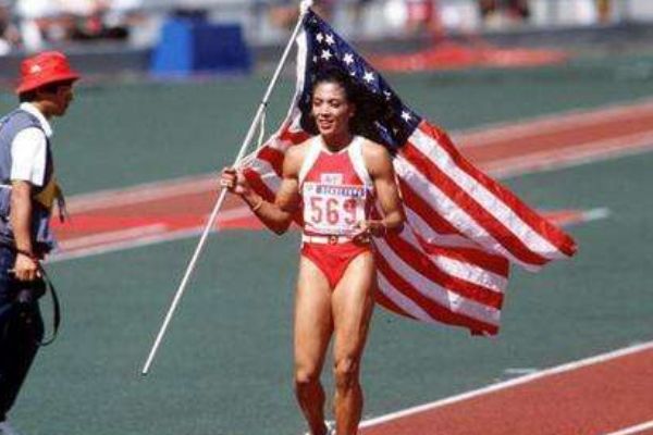 Ů��100�������¼��������˭ ������һ�ɼ��Ƕ���