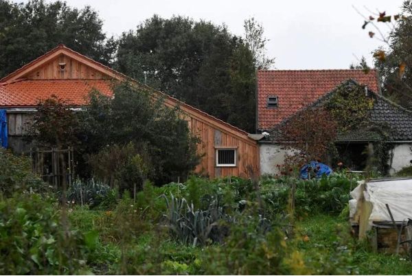 躲末日住地窖9年事件始末 七口之家如何在地窖生存