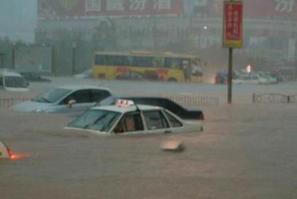 济南银座718灵异事件:水淹银座一片浮尸女孩见鬼(谣言)