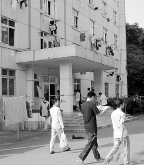 �����ܰ��������� �Ĵ���ѧ������ִ������