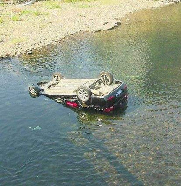 诡异事件真人真事 照片上鬼影竟是42年前的自己感到毛骨悚然