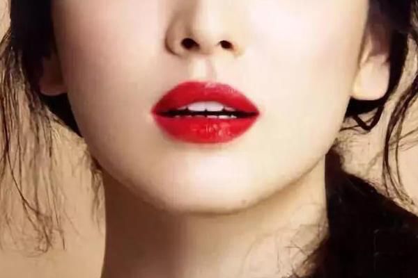 ӣ��С����ʲô���� ����Ů���촽�����������ʫ