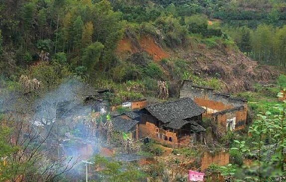 ��ʬ�¼���ʵ������ȫ ����˹������ʬ�¼�ʿ��һ������һ�߿�ǹ