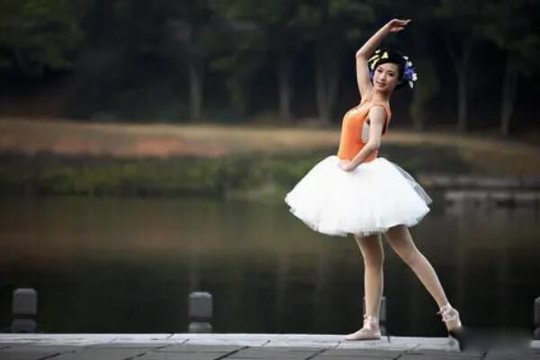 ��������Ů��ʲô�� СŮ��ͻȻ��Ѫ���ǳ��Ŀֲ�