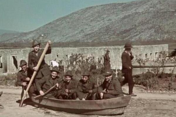 ��ս�е�������Ķ����¼� �Ϻ��ȵ�������ĸ�Ц�¼�����Щ