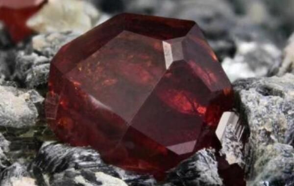 ���������ʯ��ô���� �Ⱥ챦ʯ��۸����Ǯ1����