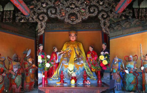 ̩ɽ������ʲô�� ̩ɽ������ڤ��˭����