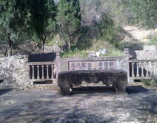 ���˽�Ĺ��Ĵ����� �����������˽�Ĺ�����Ǽ�