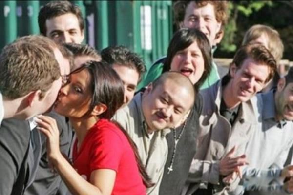 吉尼斯接吻记录是多少 一分钟吻36人的记录