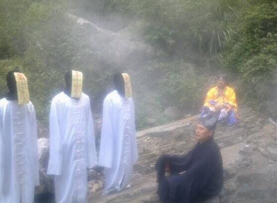 ������а��ʲô��˼ ����а�����仨��Ů������