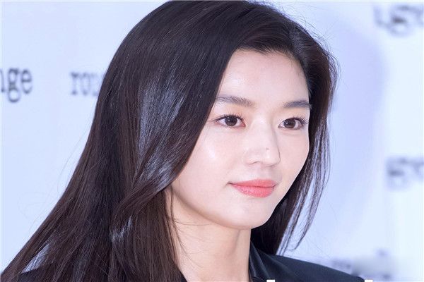 刀厄痣在哪个位置 刀厄痣女人鼻子上的痣命运图解