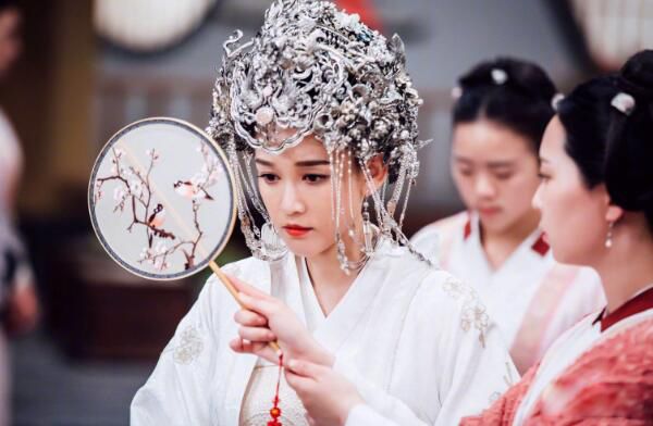 ��ʷ�Ķ��»ʺ������� ���Ͷ���٤�޵���ʵ��ʷ