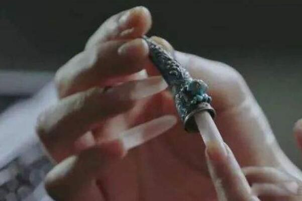 ʮָ��մ����ˮ����Ů����ʲô��˼ ʮָ��մ����ˮ�Ǳ��廹�ǰ���