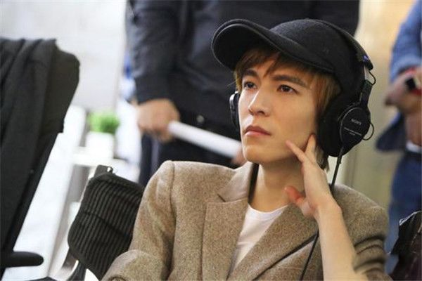 ���������߶�����ʵ ������У԰С˵������