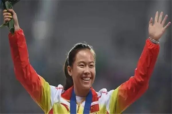 ����Ů��100���������¼��һ�� ��������˭������