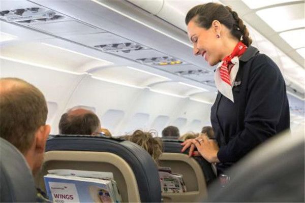 �ɻ����н�����ʹ�಻ һ���ɻ��ڿ��н����˻�����