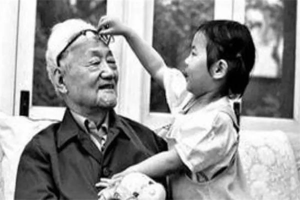 家春秋主要讲的是什么内容 家春秋的作者是谁