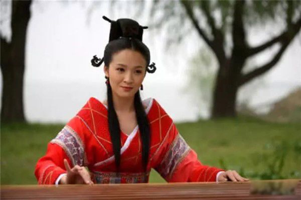 班婕妤和班昭的关系 是一个人吗?谁更有才华