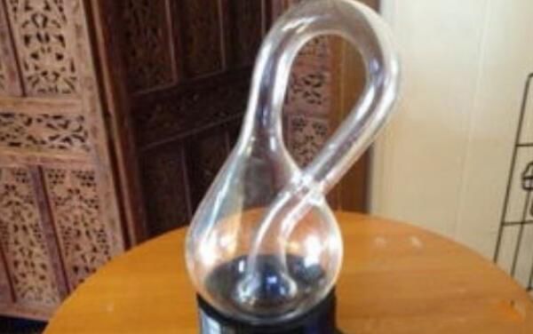 克莱因瓶最多装多少水 克莱因瓶为什么装不满水