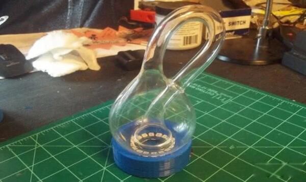 克莱因瓶最多装多少水 克莱因瓶为什么装不满水