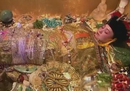 孙殿英盗墓时为何扒掉慈禧太后的裤子 一是求财二是泄愤