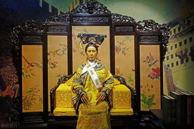 孙殿英盗墓时为何扒掉慈禧太后的裤子 一是求财二是泄愤