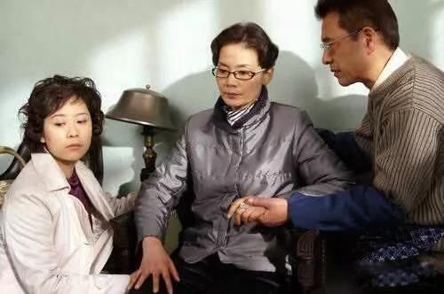 妈宝男什么意思 性格特点在恋爱中的表现