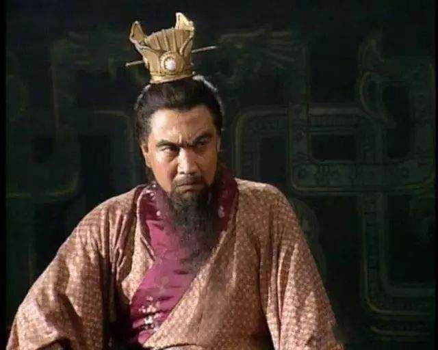 �ܲٵ�Ĺ�ľ��Ž�ʲô ����Уξ�ͷ������ɽ��Ĺ�ְ