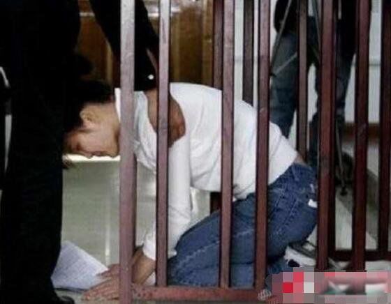 ɱ�˷�ʬ�� ���ϴ�ѧ����һʱ��Ѫ��