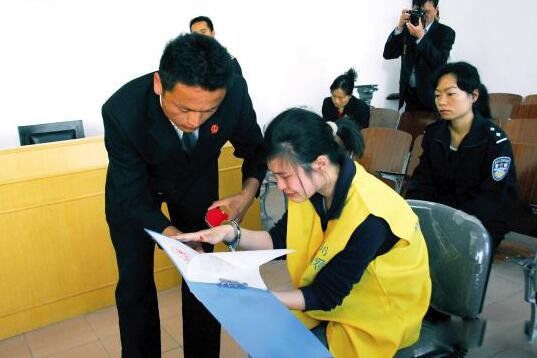 ɱ�˷�ʬ�� ���ϴ�ѧ����һʱ��Ѫ��