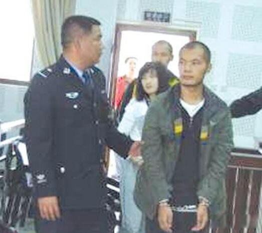 ɱ�˷�ʬ�� ���ϴ�ѧ����һʱ��Ѫ��