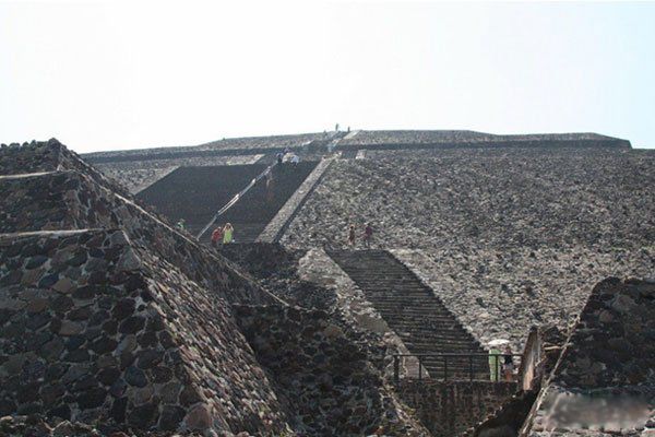 太阳金字塔坐落在哪个国家 墨西哥太阳金字塔的建造时间