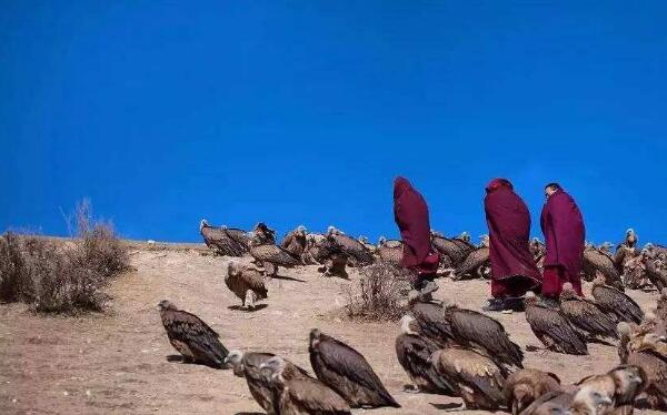 什么叫天葬 藏族天丧葬真实视频纪录片慎入