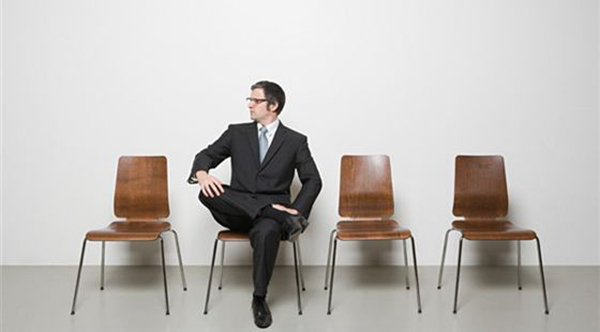 跷二郎腿对身体的哪些影响 为什么不能翘二郎腿坐