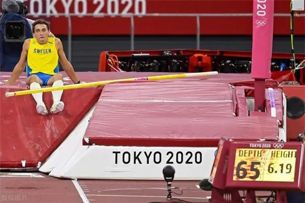 撑杆跳世界纪录男子是谁 世界撑杆跳最高纪录是多少