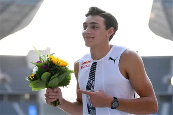 撑杆跳世界纪录男子是谁 世界撑杆跳最高纪录是多少