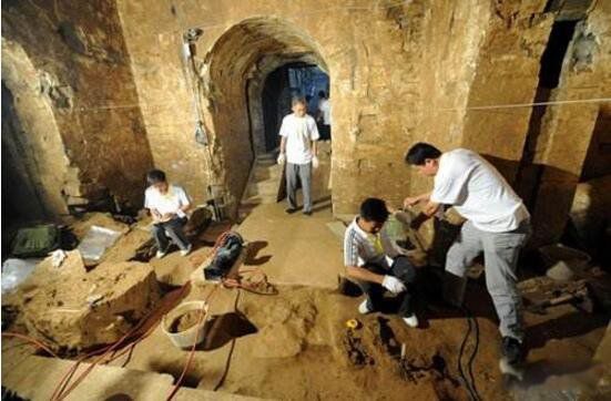 �ܲ�Ĺ��α������ �������·��ֵĲܲ�Ĺ������α