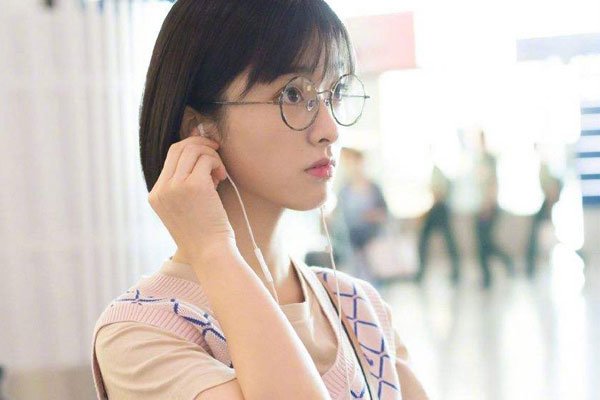 沈月家庭背景父母显赫吗 这么矮挫丑也能红,后台强大就是好