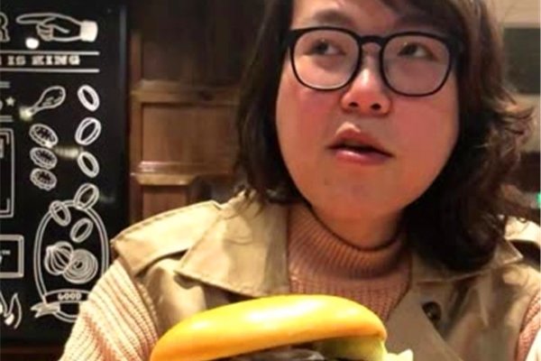 ��θ����θ�������˻���Ů�� ��θ��ΪʲôҪװŮ��