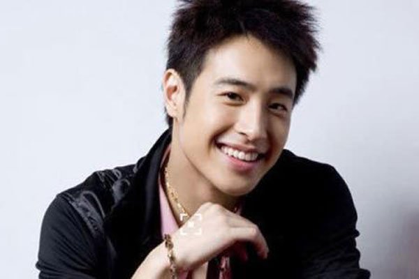 潘玮柏邓紫棋关系 舞台上的窃窃私语特招人眼