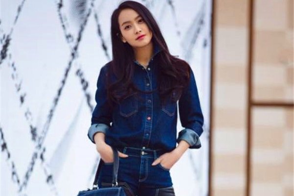 ����͸��¶�ڵ׵���Ƭ �ڿ㱻׷���ķ�˿������