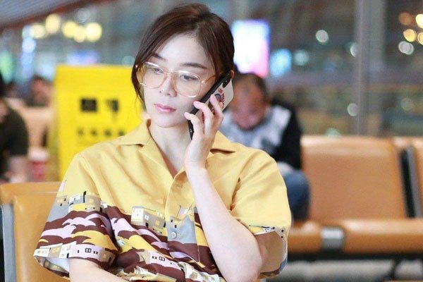 莫小棋预言张艺兴女友 粉丝就是女友隐藏那么深