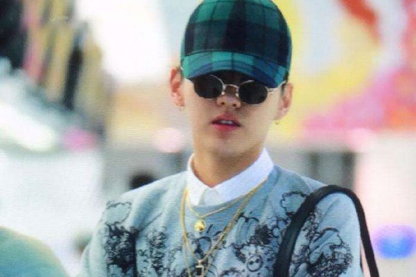 吴亦凡追宋茜爆料 被发现和公司解约真实吗